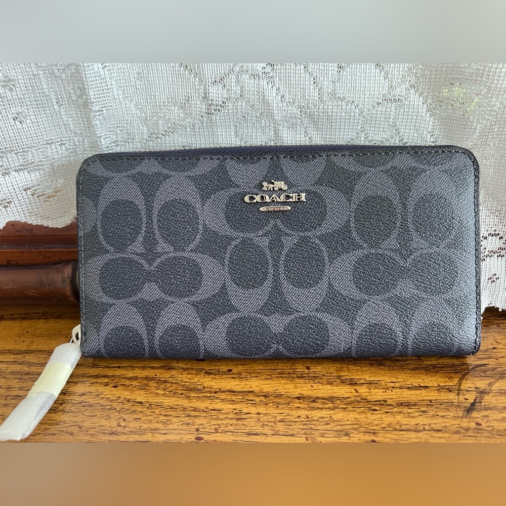 Authentic Coach long wallet